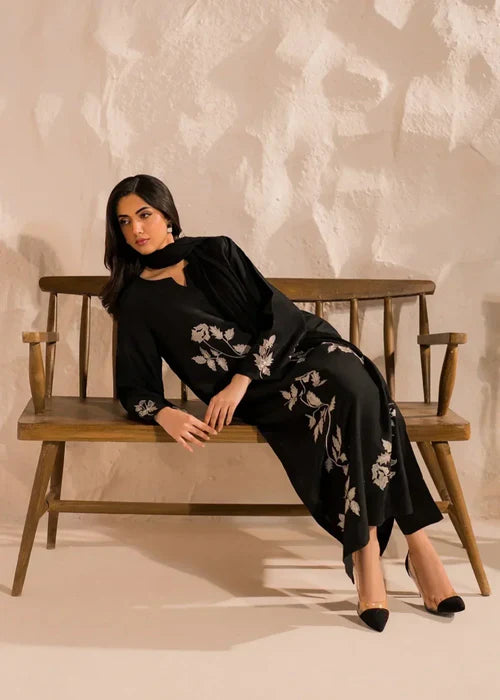 BLACK PETALS 03 -VIRRORA