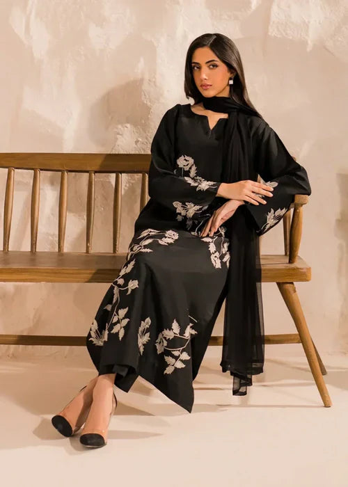 BLACK PETALS 03 -VIRRORA